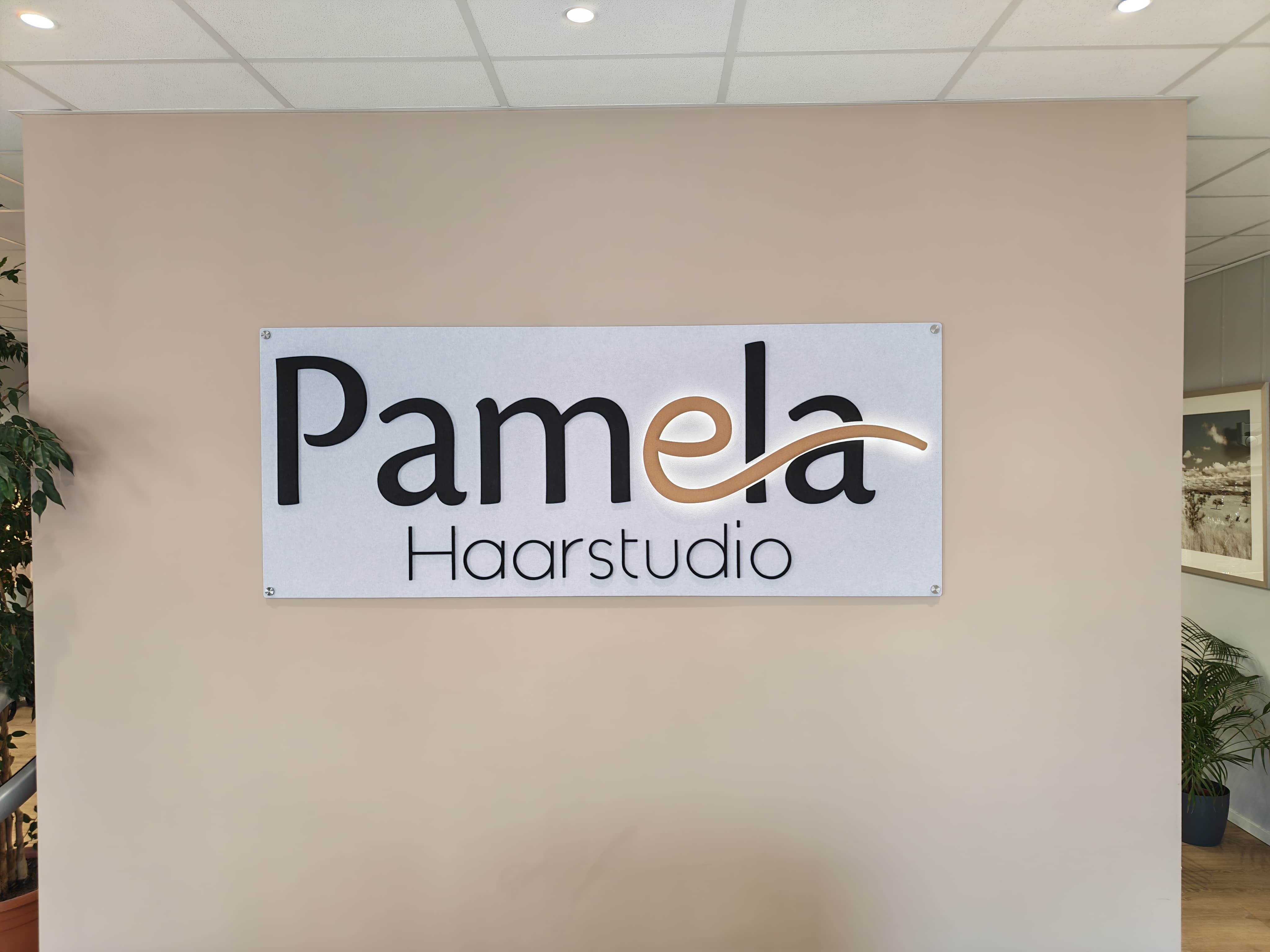 Eingang des Haarstudios Pamela